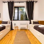Chic And Charming 2bd Flat In The Heart Of By Flat Mаnager Διαμέρισμα