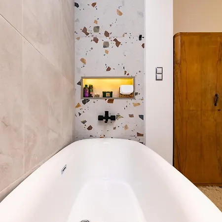 Apartamento Chic And Charming 2bd Flat In The Heart Of By Flat Mаnager